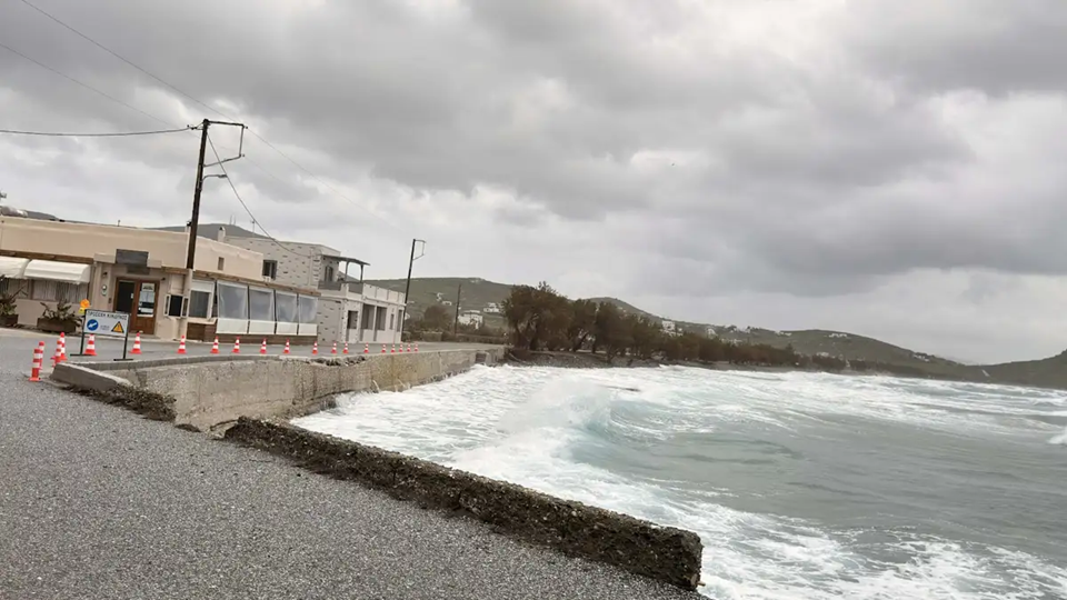 Σε κατάσταση έκτακτης ανάγκης κηρύχθηκε η Τήνος: Μεγάλες ζημιές στο νησί από την κακοκαιρία
