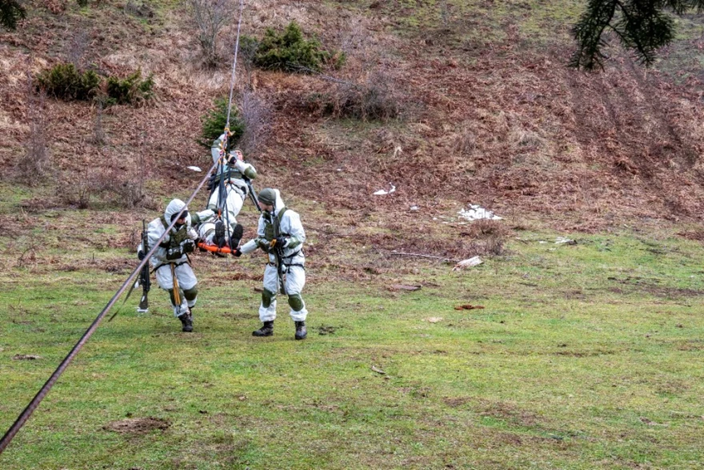 Ολοκληρώθηκε η χειμερινή εκπαίδευση της Σχολής Μονίμων Υπαξιωματικών στο χιονισμένο Περτούλι Τρικάλων (φώτο)