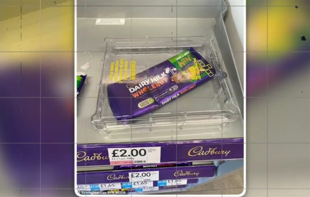 Βρετανία: Βάζουν τις σοκολάτες σε… αντικλεπτικά κουτιά! (βίντεο)