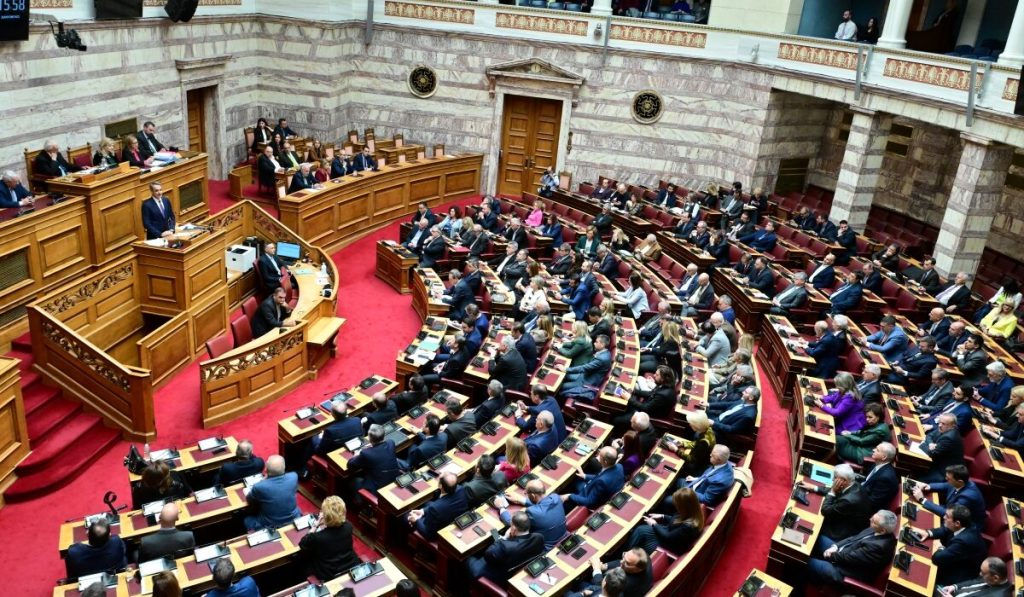 Βουλή: Προς κύρωση κατατέθηκαν οι συμβάσεις με Chevron και Helleniq για τους υδρογονάνθρακες