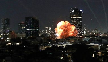 Βίντεο: Συγκλονιστικά πλάνα από τις ιρανικές πυραυλικές επιθέσεις στο Τελ Αβίβ