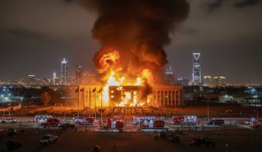 Οι Ιρανοί ανατίναξαν και κατέκαψαν την αμερικανική πρεσβεία στο Ριάντ της Σ.Αραβίας! (upd 2)