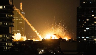 Βίντεο: Εικόνες «Αποκάλυψης» από το Τελ Αβίβ όταν ιρανικός πύραυλος ανατίναξε κτίριο μέσα στην νύχτα