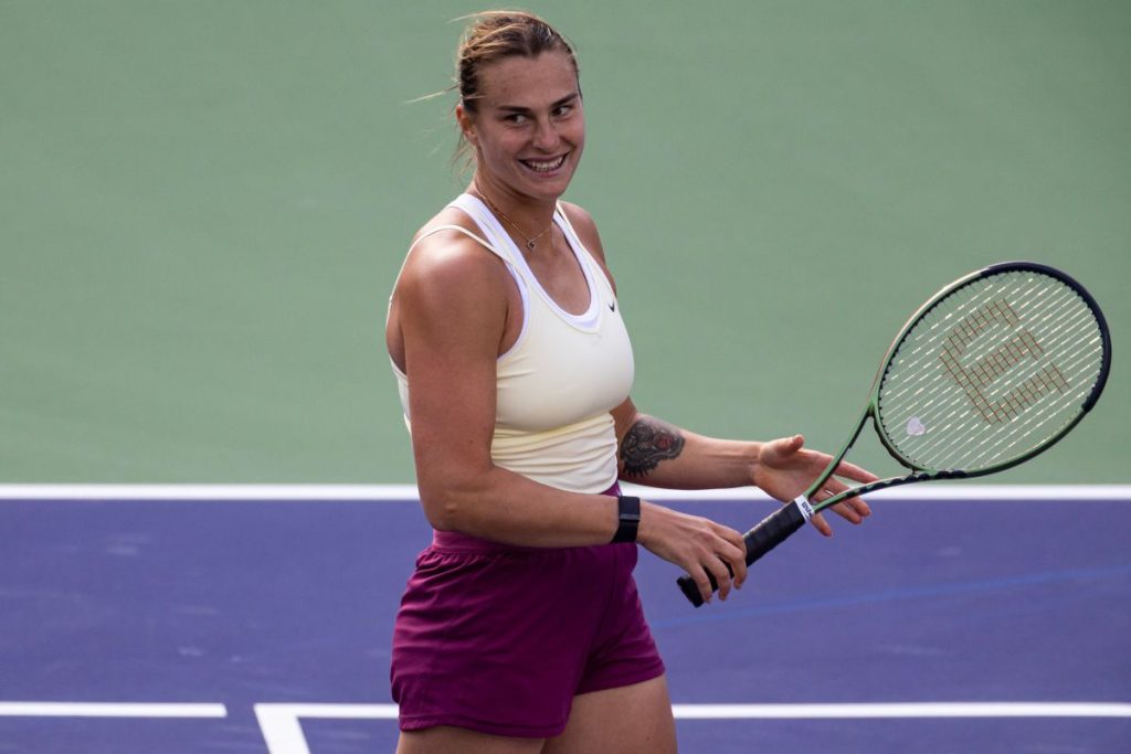 Η Α.Σαμπαλένκα έπαιξε αγώνα με το δαχτυλίδι των 750.000 ευρώ που της χάρισε o Γ.Φραγκούλης: «Είναι πολύ λαμπερό»