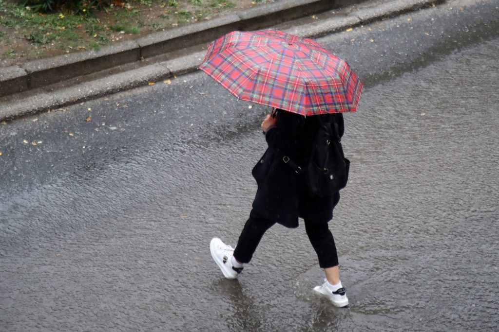 Καιρός: Πτώση της θερμοκρασίας αύριο – Τοπικές βροχές στα δυτικά, κεντρικά και βόρεια της χώρας
