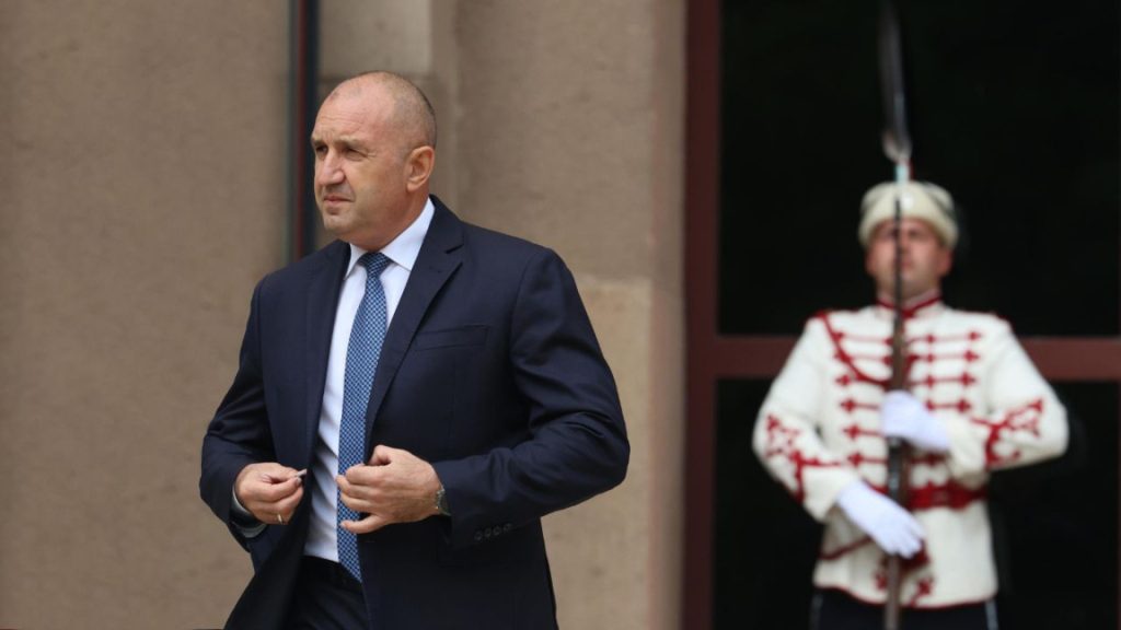 Φαβορί για την προεδρία της Βουλγαρίας ο Ρούμεν Ρούντεφ – Η γείτονα χώρα ψάχνει αγωνιωδώς την σταθερότητα