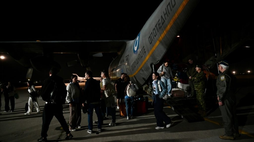 Ακυρώθηκε πτήση επαναπατρισμού Ελλήνων από το Ντουμπάι – Ξέσπασε φωτιά στο αεροδρόμιο