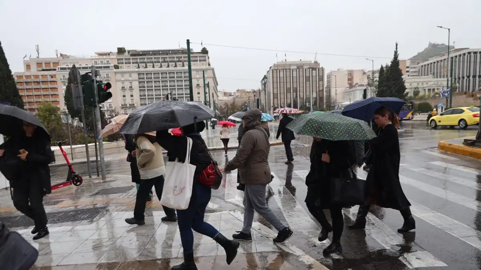 Ραγδαία επιδείνωση του καιρού από σήμερα με πτώση της θερμοκρασίας και βροχές – Η πρόγνωση έως το Σάββατο