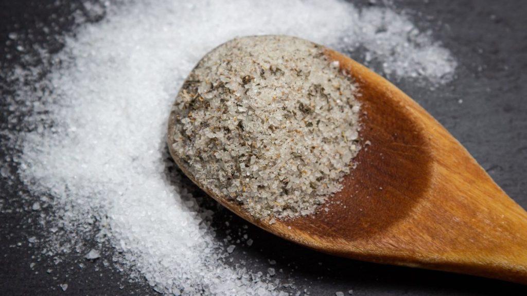 Αλάτι καλίου: Το μαγειρικό συστατικό που αλλάζει όσα γνωρίζαμε – Γιατί είναι προτιμότερο από το αλάτι νατρίου