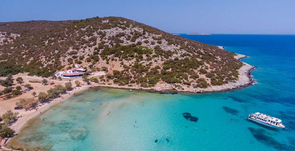 «Ύμνοι» από τη The Sun για τους Λειψούς: «Το μικροσκοπικό ελληνικό νησί που πηγαίνουν μόνο… εκατομμυριούχοι»