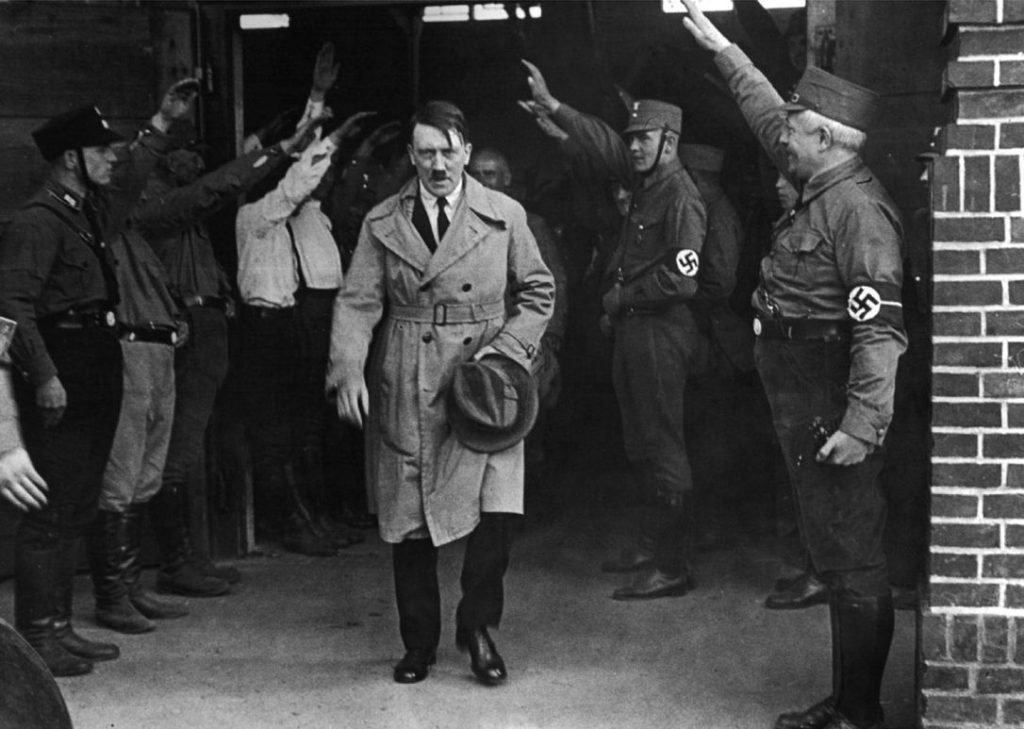 Αδόλφος Χίτλερ: Όταν ο «Φύρερ» διέταξε την πλήρη καταστροφή της Γερμανίας – Δεν ήθελε να μείνει ούτε τούβλο (φωτο)