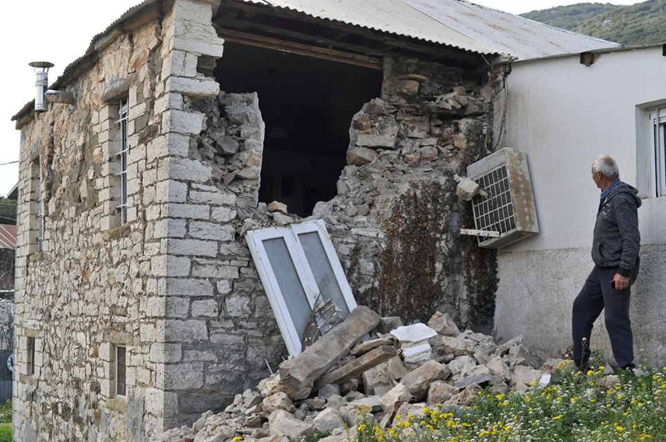 Θεσπρωτία: 74 «κόκκινες» κατοικίες και 122 «κίτρινες» μετά τα 4,6 Ρίχτερ – Σε εξέλιξη οι αυτοψίες