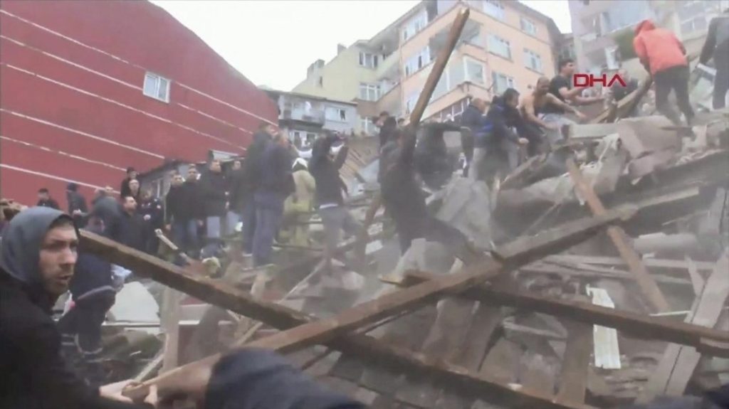 Τουρκία: Κατέρρευσαν δύο κτήρια στην Κωνσταντινούπολη μετά από έκρηξη σε αγωγό φυσικού αερίου (φώτο-βίντεο) (upd)