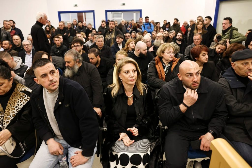 Πεδίο μάχης η πολύκροτη δίκη για τα Τέμπη: Διακόπηκε και μεταφέρεται για την 1η Απριλίου