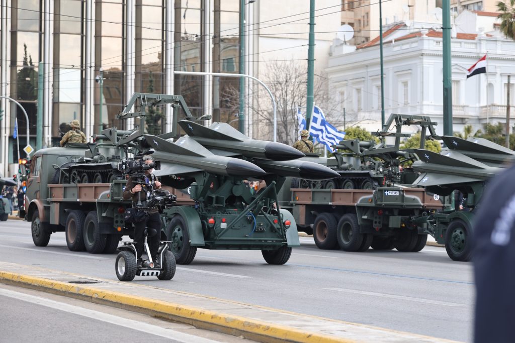 Ολοκληρώθηκε η μεγάλη στρατιωτική παρέλαση της 25η Μαρτίου στο Σύνταγμα (upd)