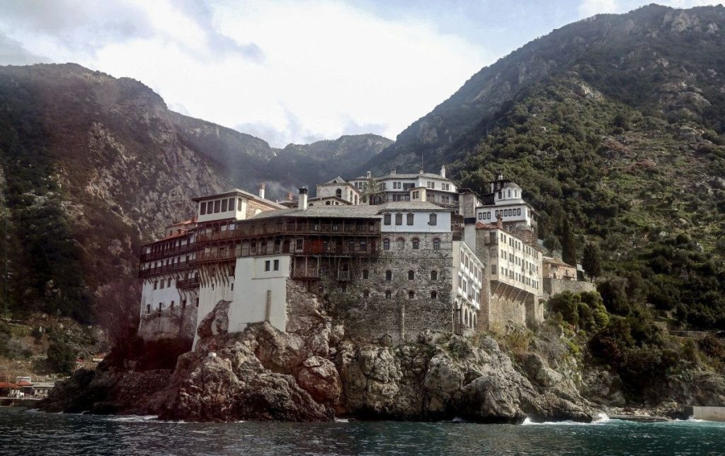 Η στιγμή που τα 4,9 Ρίχτερ «κτυπούν» το Άγιον Όρος (βίντεο)