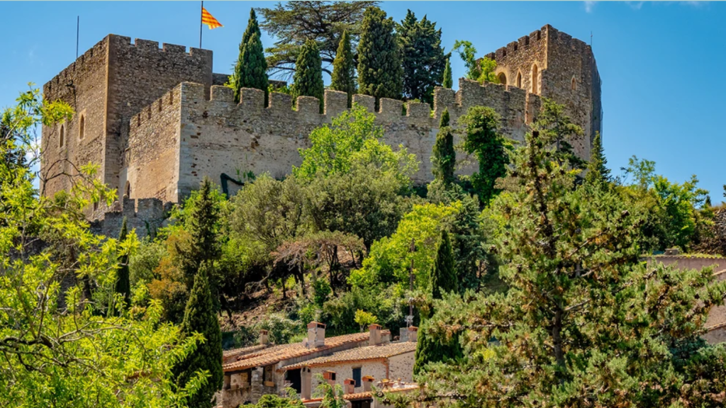 Castelnou: Το χωριό στη νοτιοανατολική Γαλλία που διατηρεί μέχρι και σήμερα τον μεσαιωνικό του χαρακτήρα (εικόνες)