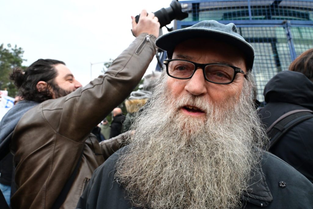 Έγκλημα στα Τέμπη – Χ.Χούπας: «Αδιανόητο να κοιτάζω τη δίκη που αφορά το παιδί μου μέσα από ένα μόνιτορ»