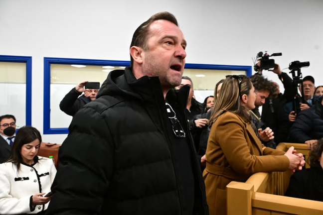 Ν.Πλακιάς στη δίκη των Τεμπών: «Αθάνατες! Όλοι φυλακή αλήτες!»