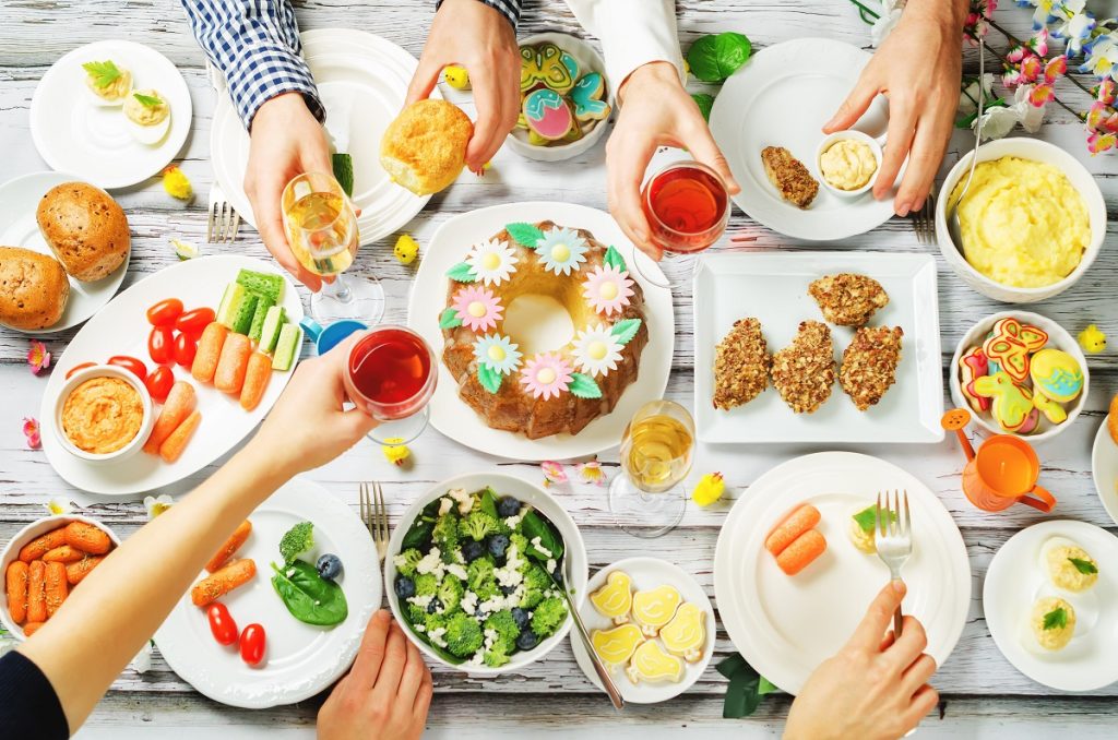 Πάνω από 400 ευρώ το πασχαλινό τραπέζι για 6-8 άτομα! – «Γονατίζουν» τα νοικοκυριά