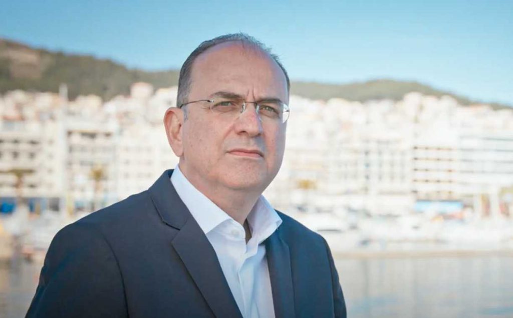 Μακάριος Λαζαρίδης: Είχε πάει στο ΙΕΚ Southeastern College κι έγινε βουλευτής κι υφυπουργός!