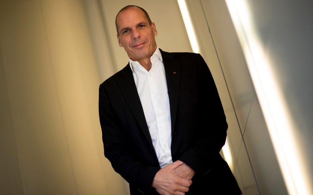 Ο Γ.Βαρουφάκης χόρεψε techno κομμάτι στη Μόσχα που επαναλαμβάνει συνεχώς το όνομά του (βίντεο)