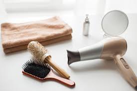 Για να παραμείνουν πλούσια και υγιή: Η βούρτσα που πρέπει να επιλέξεις ανάλογα τον τύπο τον μαλλιών σου