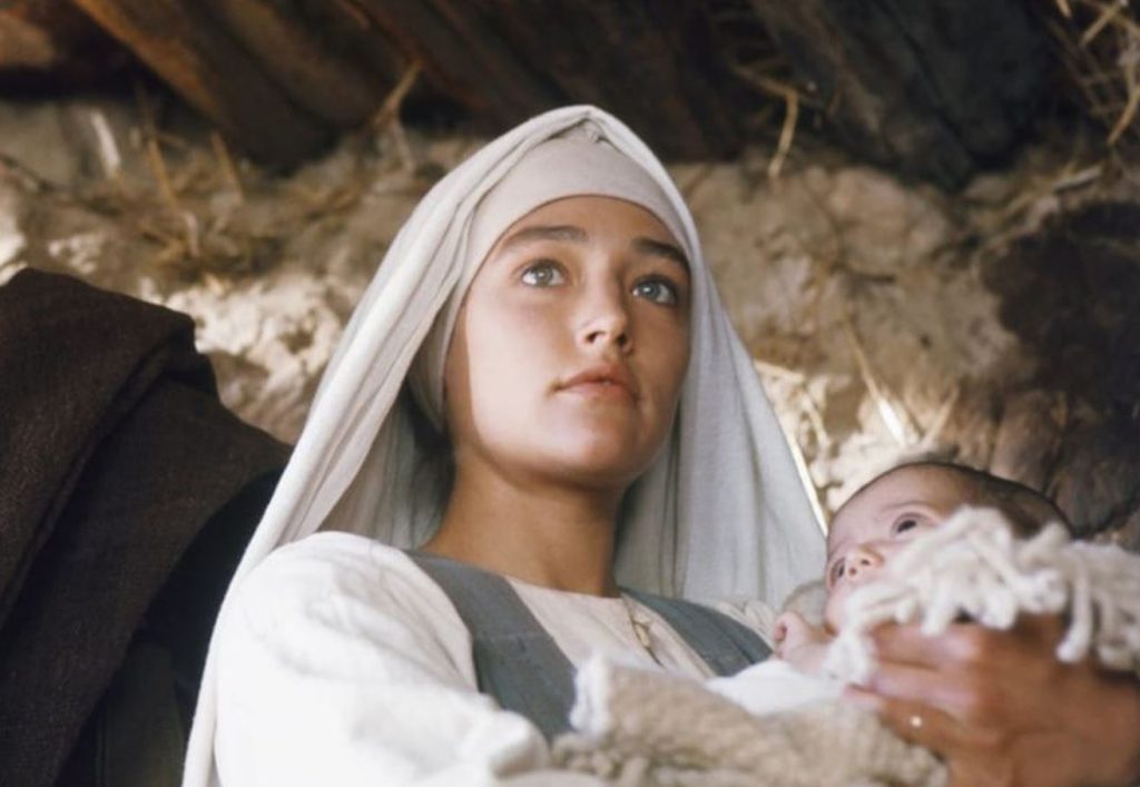 Από την Ολίβια Χάσι ως την Νόα Κόχεν: Οι γυναίκες που ενσάρκωσαν την Παναγία και απασχόλησαν τα media (βίντεο)