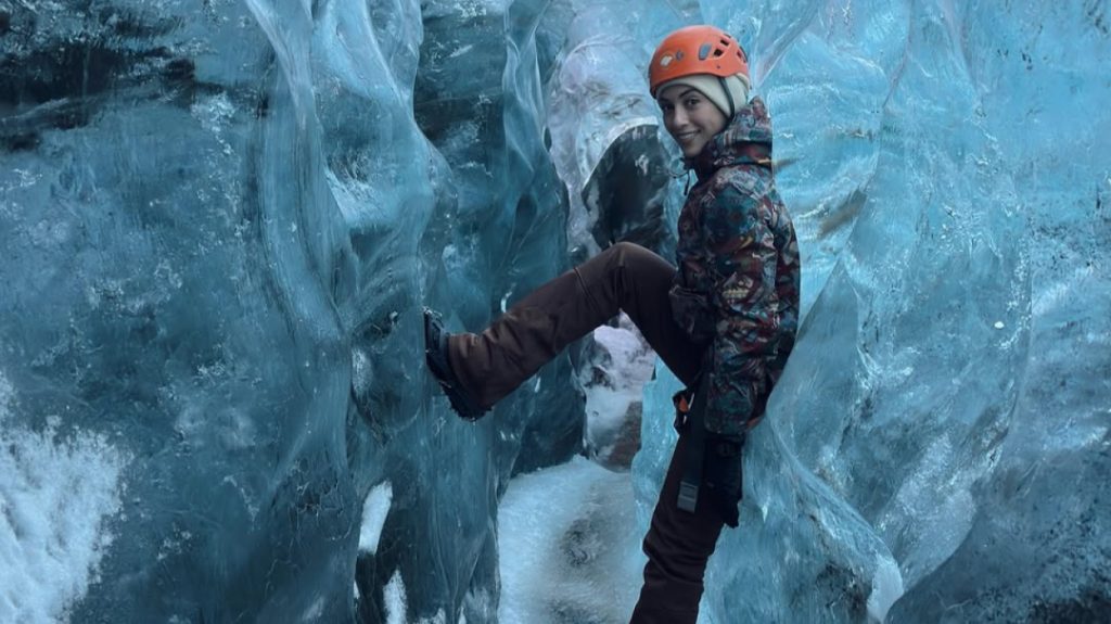 Στην Ισλανδία για διακοπές η Ευγενία Σαμαρά: Έκανε ορειβασία στον μεγαλύτερο παγετώνα της χώρας (φωτο)