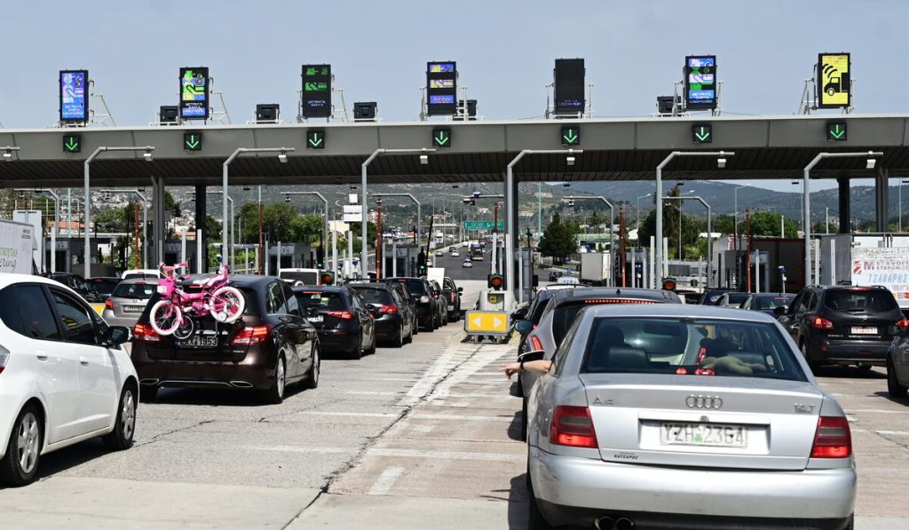 Σε εξέλιξη η επιστροφή των εκδρομέων του Πάσχα: Aυξημένη κίνηση στα λιμάνια