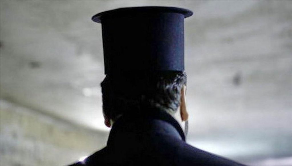 Ηράκλειο: Χειροπέδες σε 60χρονο ιερέα μετά από ενδοοικογενειακό επεισόδιο