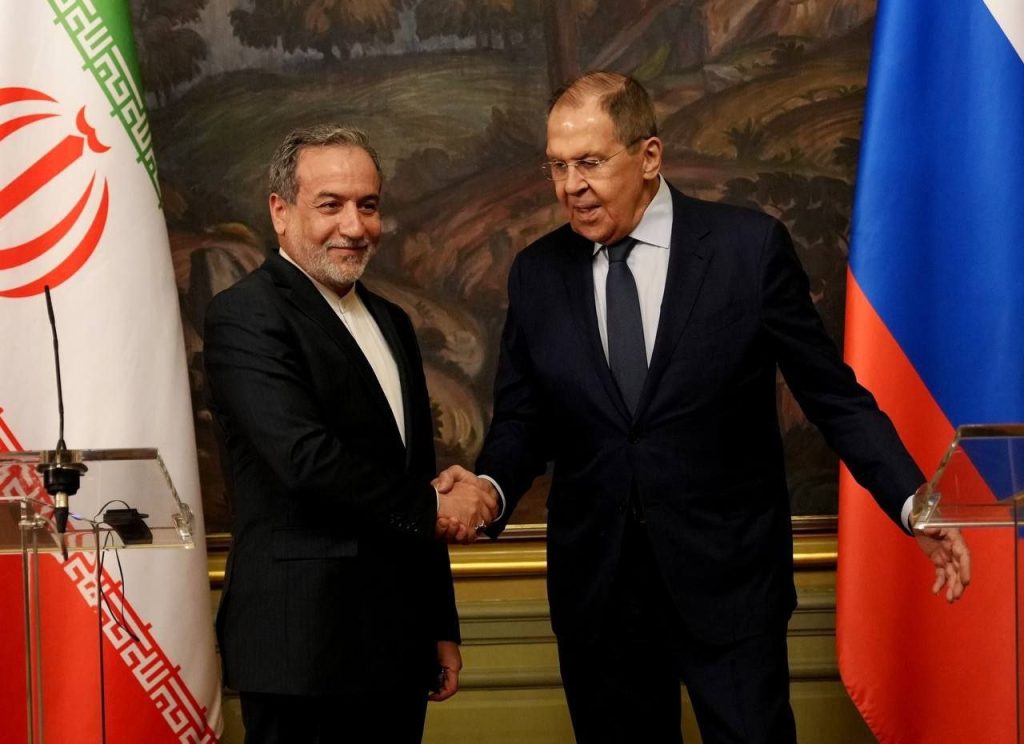 Σ.Λαβρόφ: Έκτακτο τηλεφώνημα του Ρώσου ΥΠΕΞ στον Αμπάς Αραγτσί – Τι συζήτησαν