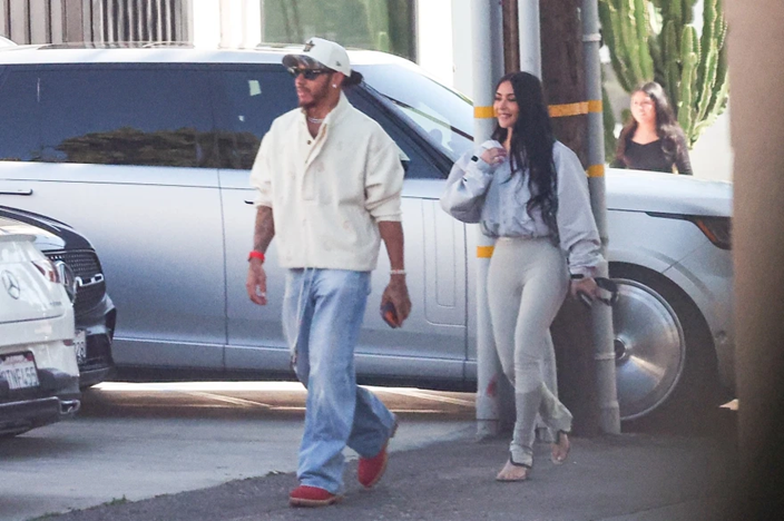 «Δεν κρύβονται πια»: Η νέα κοινή εμφάνιση της Κιμ Καρντάσιαν με τον Λιούις Χάμιλτον στο Λος Άντζελες (φώτο)