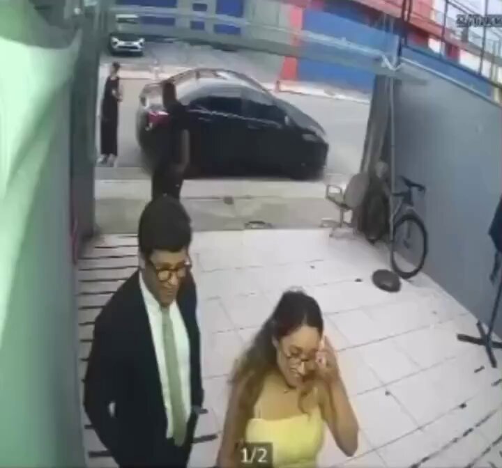 Bίντεο: Κοριτσάκι στην Βραζιλία αρνείται να φύγει με τους γονείς του από το σχολείο και τους αποφεύγει