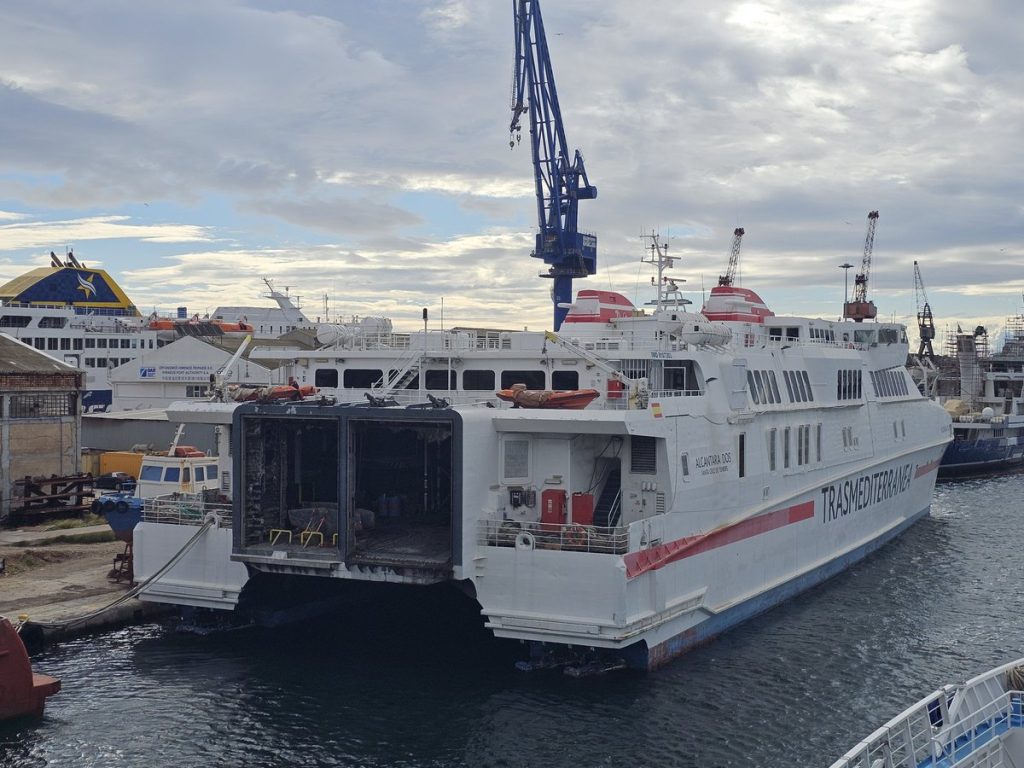 Άχρηστο πλοίο 30 ετών δώρισε στο ΠΝ «εφοπλιστής»