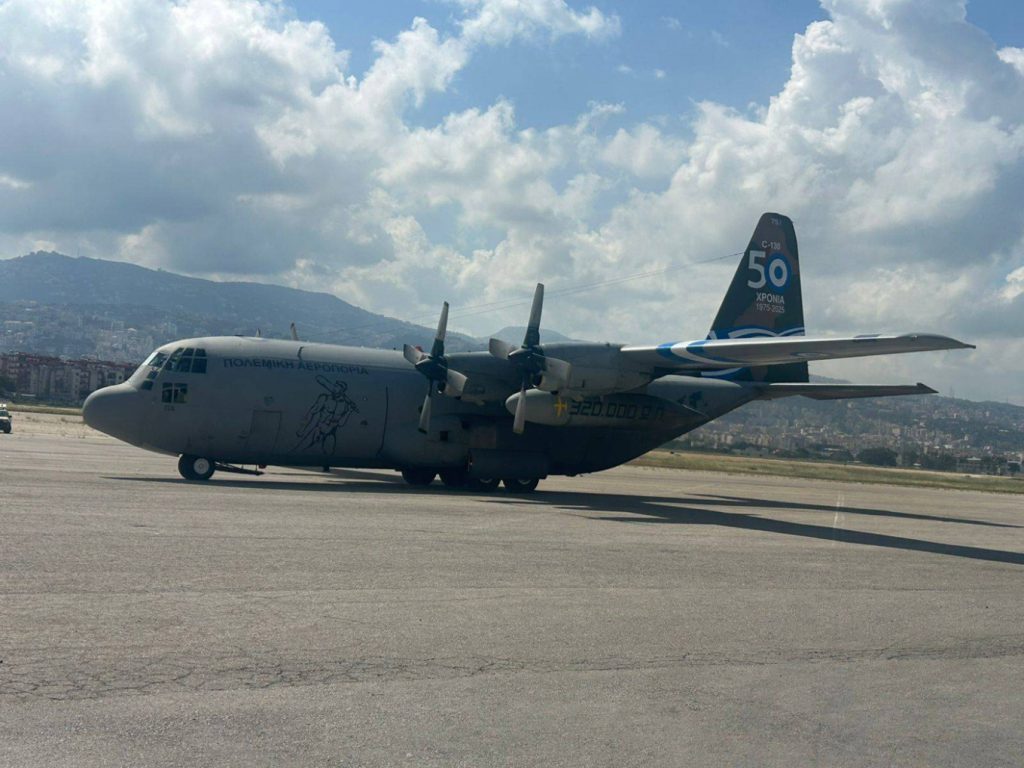 Η Ελλάδα έστειλε με αεροσκάφος της ΠΑ ανθρωπιστική βοήθεια στον Λίβανο – Δείτε φωτογραφίες