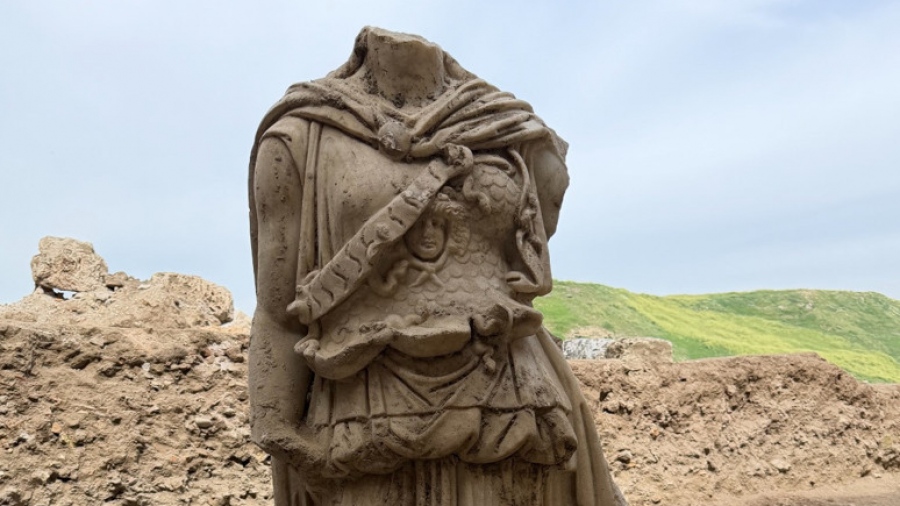 Τουρκία: Οι αρχαιολόγοι ανακάλυψαν άγαλμα της θεάς Αθηνάς ύψους 2 μέτρων (φώτο)