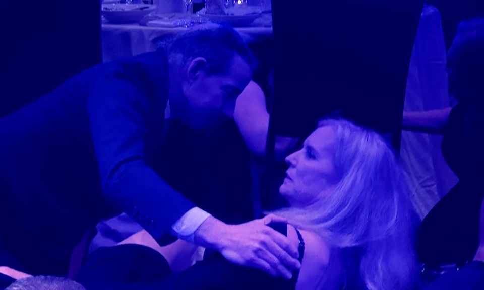 Αμερικανός βουλευτής προστάτευσε με το σώμα του τη κόρη του Ρ.Φ.Κένεντι κατά την διάρκεια των πυροβολισμών (φωτο)