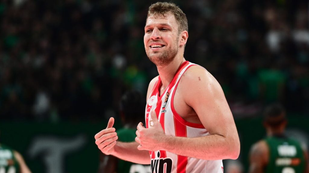 Σάσα Βεζένκοφ: Ο νέος MVP της Ευρωλίγκας επέλεξε τον νικητή ανάμεσα στον Παναθηναϊκό και την Βαλένθια (βίντεο)