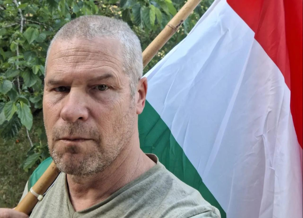 Ισραηλινοί αστυνομικοί την «έπεσαν» σε διαδηλωτή: Πέρασαν την σημαία της Ουγγαρίας για εκείνη της Παλαιστίνης