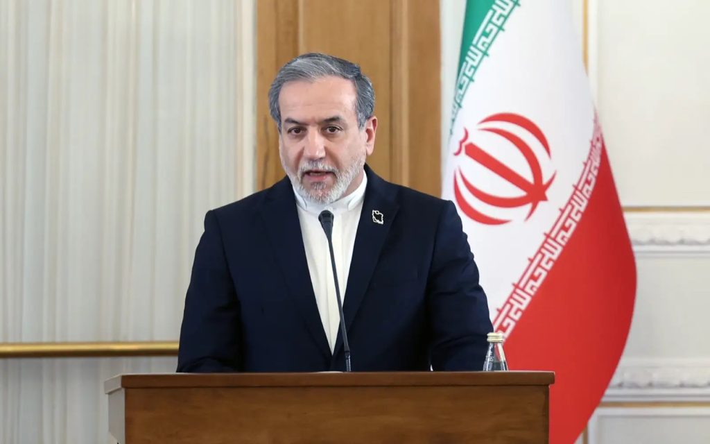 Α.Αραγτσί: Ο τρόπος με τον οποίο τίμησε τα θύματα στη Μινάμπ κατά την διάρκεια της πτήσης του προς τη Ρωσία (φωτο)