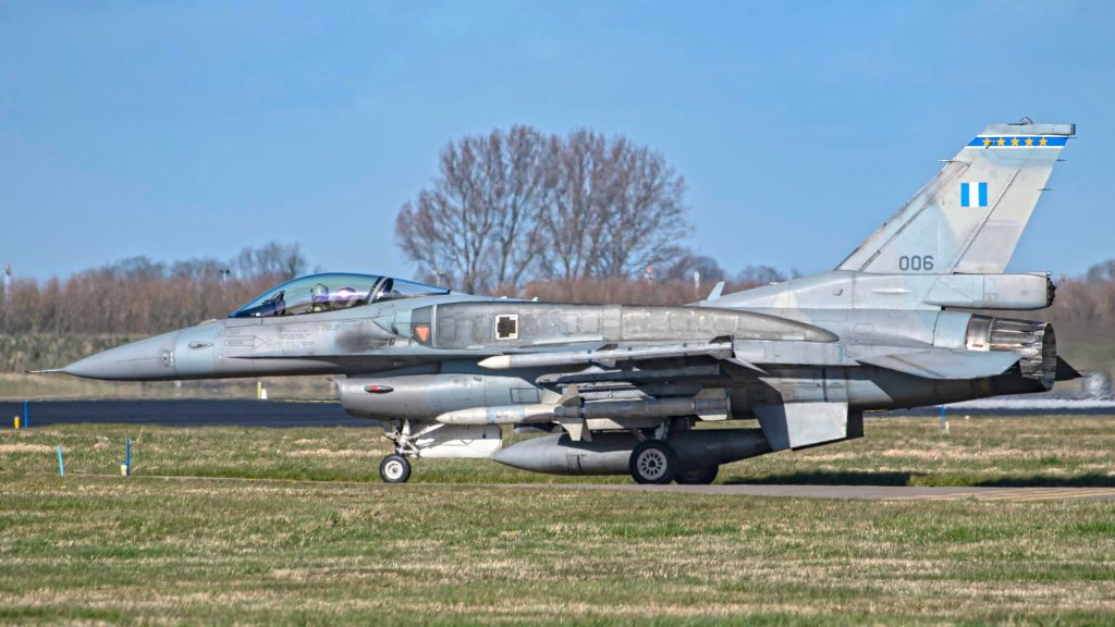 Η Αλβανία έκανε με… F-16 της ΠΑ τους εορτασμούς των 75 ετών της Αεροπορίας της – Δείτε φωτογραφίες