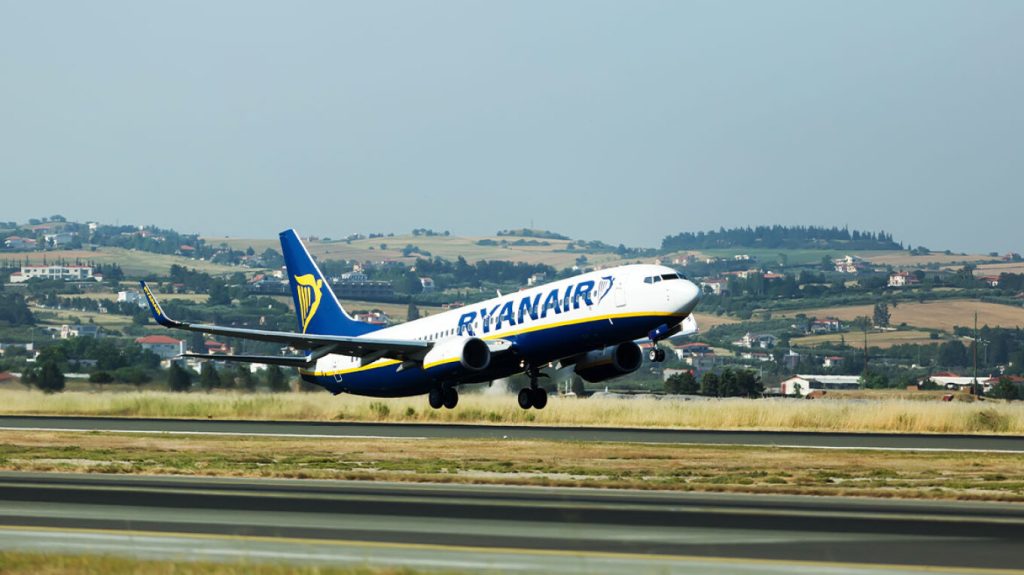 Fraport για την αποχώρηση της Ryanair από την Θεσσαλονίκη: «Αυτοί φταίνε» και ο τουρισμός στην Β.Ελλάδα στον «αέρα»