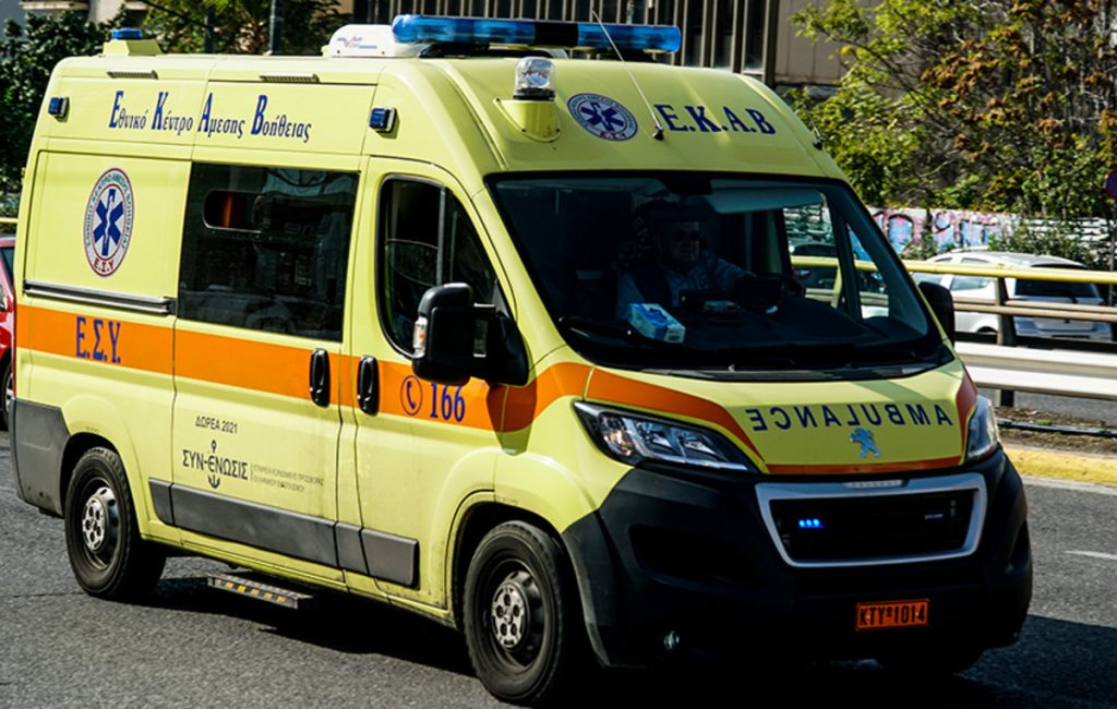 Θεσσαλονίκη: 69χρονος Γερμανός επιτέθηκε σε πλήρωμα του ΕΚΑΒ – Βρισκόταν υπό την επήρεια αλκοόλ