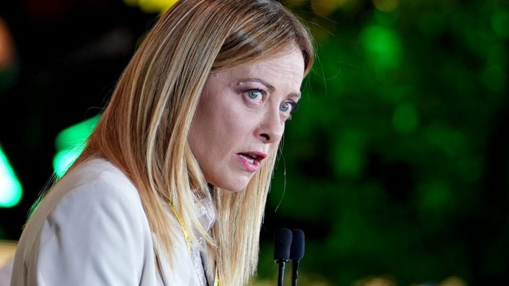 Μπαράζ πιέσεων στην κυβέρνηση Μελόνι: Παρατείνεται η μείωση φόρων στα καύσιμα