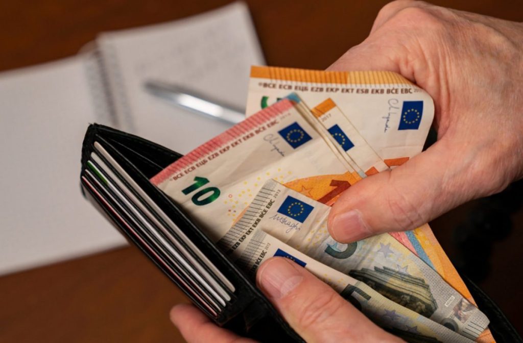 Εφορία: Διαγράφονται τα πρόστιμα για τις εκπρόθεσμες δηλώσεις – Ποιοι θα λάβουν αναδρομικά επιστροφή δύο ετών
