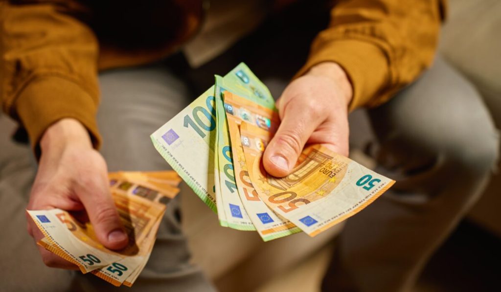e-ΕΦΚΑ και ΔΥΠΑ: Οι πληρωμές που θα γίνουν μέχρι τις 29 Μαΐου