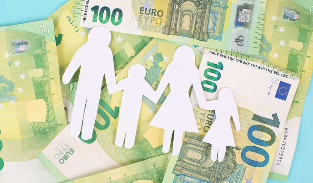 Πότε θα καταβληθεί το έκτακτο επίδομα παιδιού: Οι δικαιούχοι και τα ποσά