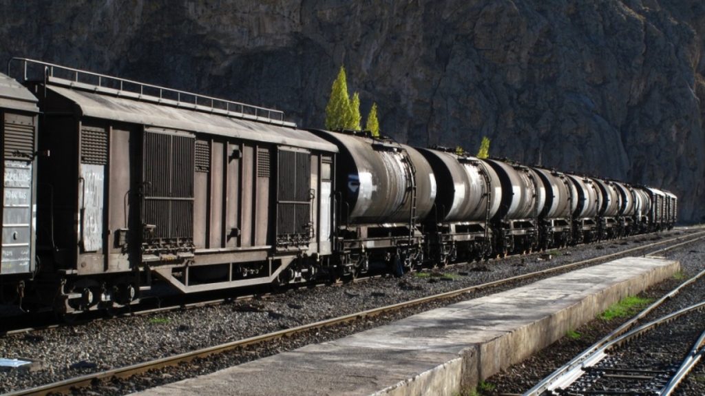 Το Ιράν ξεκίνησε να μεταφέρει πετρέλαιο και LNG στην Κίνα σιδηροδρομικώς!