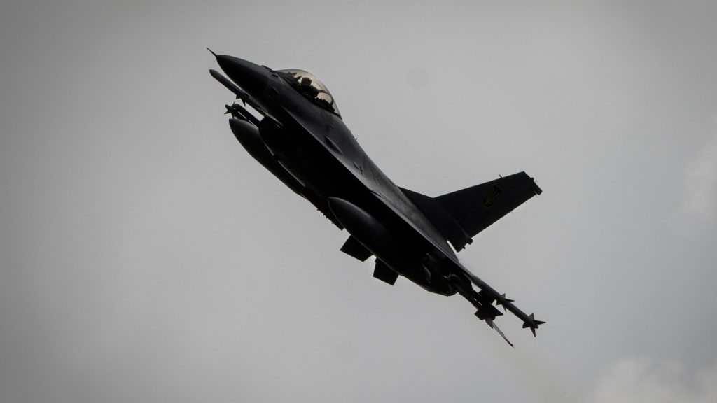 Ουκρανικό μαχητικό F-16 κατέρριψε ρωσικό πύραυλο cruise Kh-101 (βίντεο)